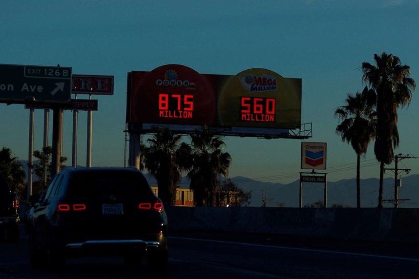 Powerball Continues to Dodge Players, Jackpot Grows to $900M