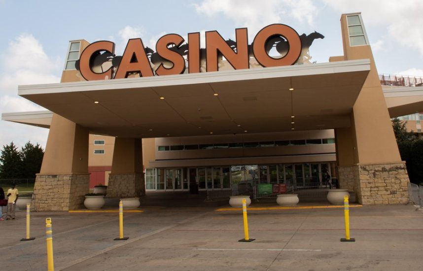 Casino Crime Round Up: Oklahoma Casino Winner Robbed, Scared By Snake