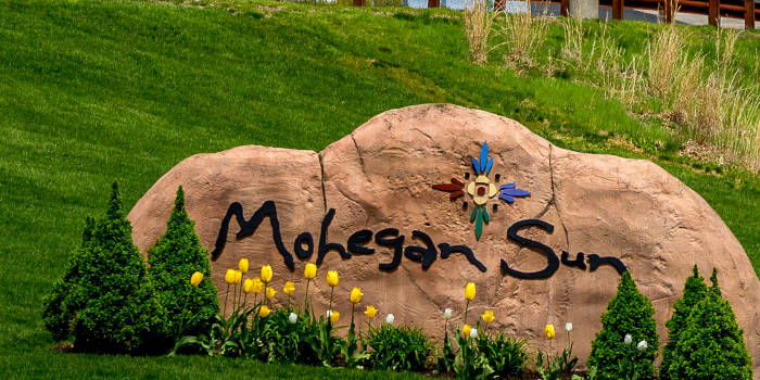 Mohegan Sun Visitor Wins $483K Super 4 Progressive Jackpot
