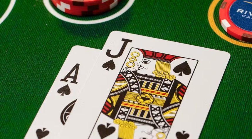 Casino Crime Roundup: Blackjack Dealer, Players Arrested in $16K Scheme