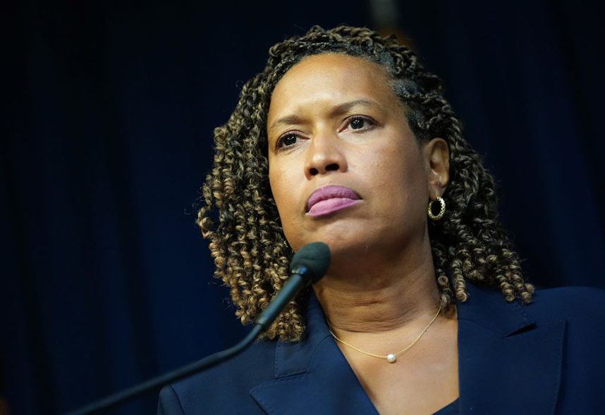 DC’s Big Bet: Mayor Pushes Poker, Blackjack to Ease Fiscal Strain